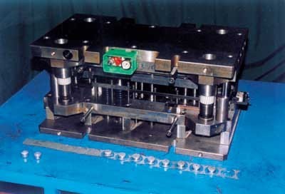 小型多工位精密級進(jìn)模具及精沖模具的設(shè)計(jì)